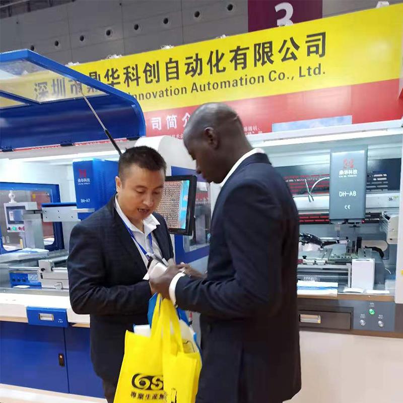 ลูกค้าชาวฝรั่งเศสถามสถานี rewrok BGA The French customer asking a BGA rewrok station